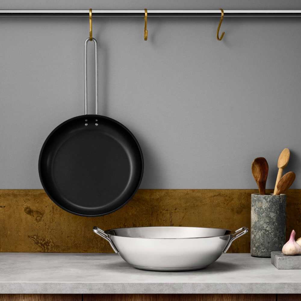 <p>Cookware & Kitchen utensils</p>