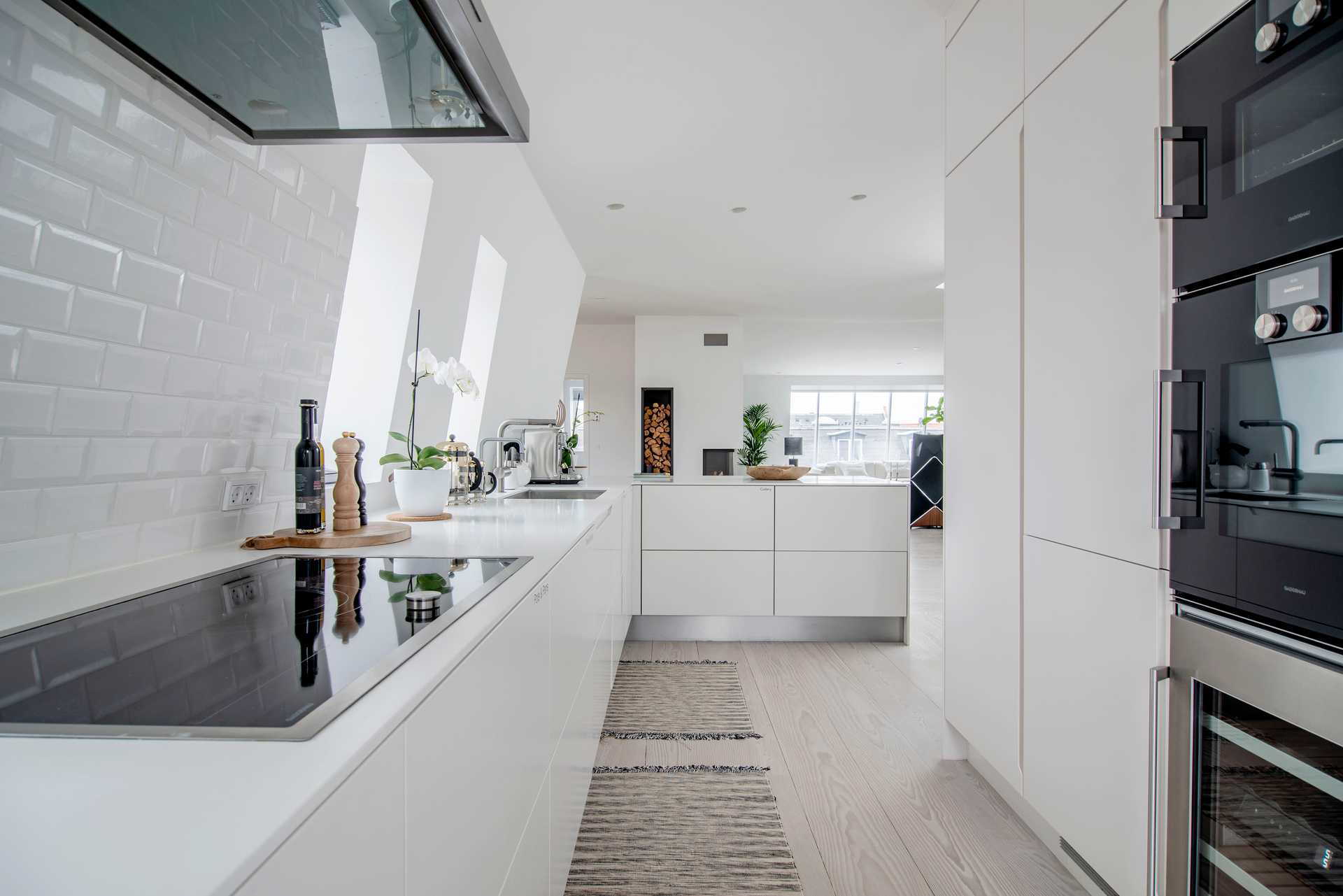 <p style="text-align: center;" class="p1">Alexander Keller, CEO & founder of Dinesen Collection<br /><br />“<strong>I wanted to add the personality, comfort and aesthetics of a private residence. I wanted people to feel at home.”</strong></p>